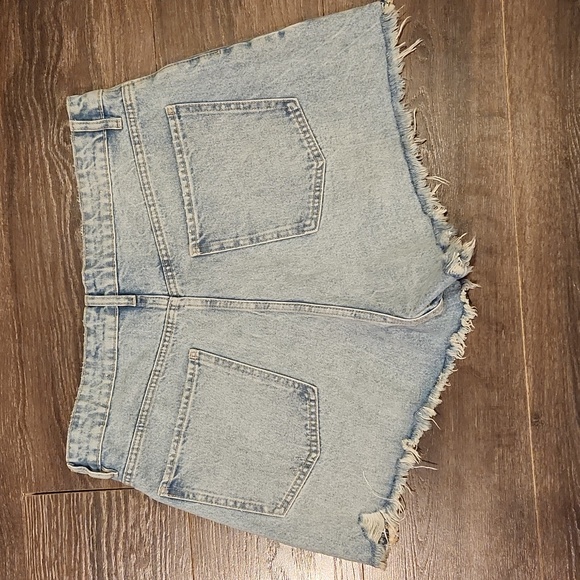 ❤️ NWOT! ZARA HIGH RISE CUT-OFF DENIM JEAN SHORTS, 14 (32) - Picture 7 of 7